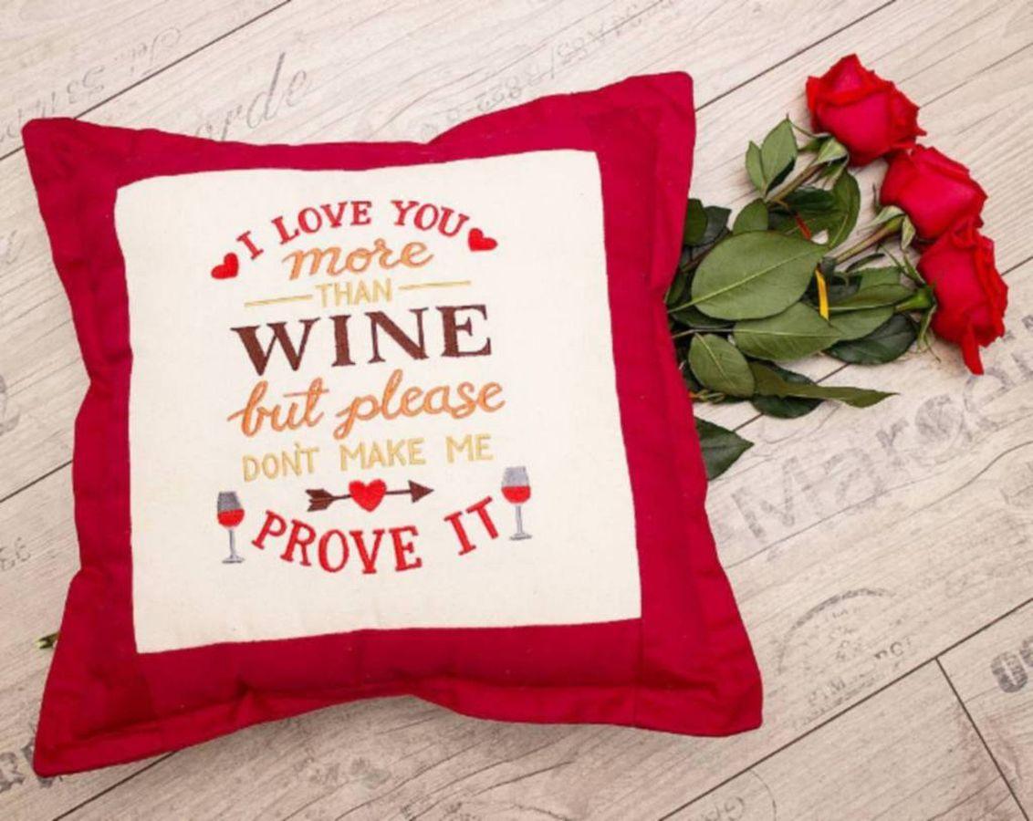 Подушка декоративная DREAM. I LOVE YOU MORE 48x48. Каталог Матекс Подушка декоративная DREAM. I LOVE YOU MORE 48x48. Каталог Матекс