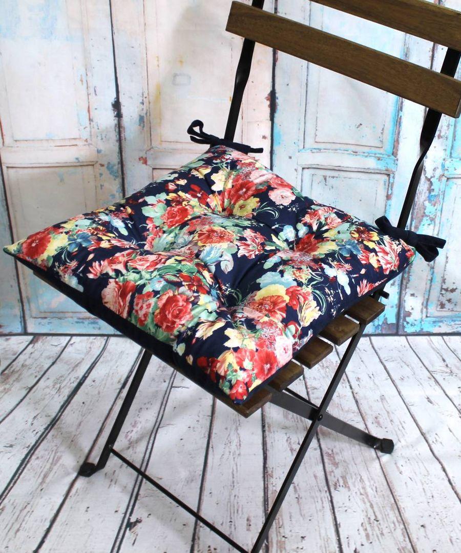 Подушка для сиденья MIX. КРАСНЫЕ ЦВЕТЫ НА СИНЕМ 42x42. Каталог Матекс Подушка для сиденья MIX. КРАСНЫЕ ЦВЕТЫ НА СИНЕМ 42x42. Каталог Матекс