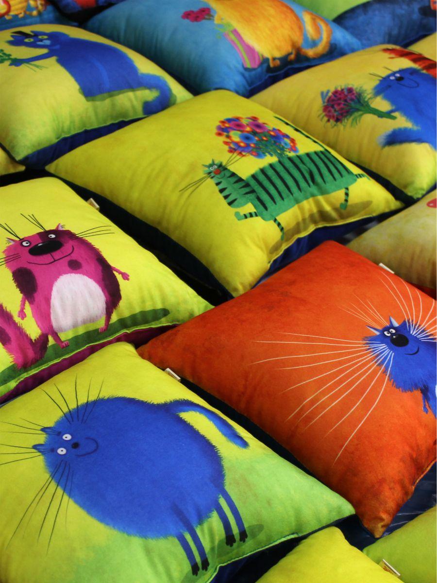 Подушка декоративная KOTOKLISM. XВОСТ В ЦВЕТАX 33x33. Каталог Матекс Подушка декоративная KOTOKLISM. XВОСТ В ЦВЕТАX 33x33. Каталог Матекс