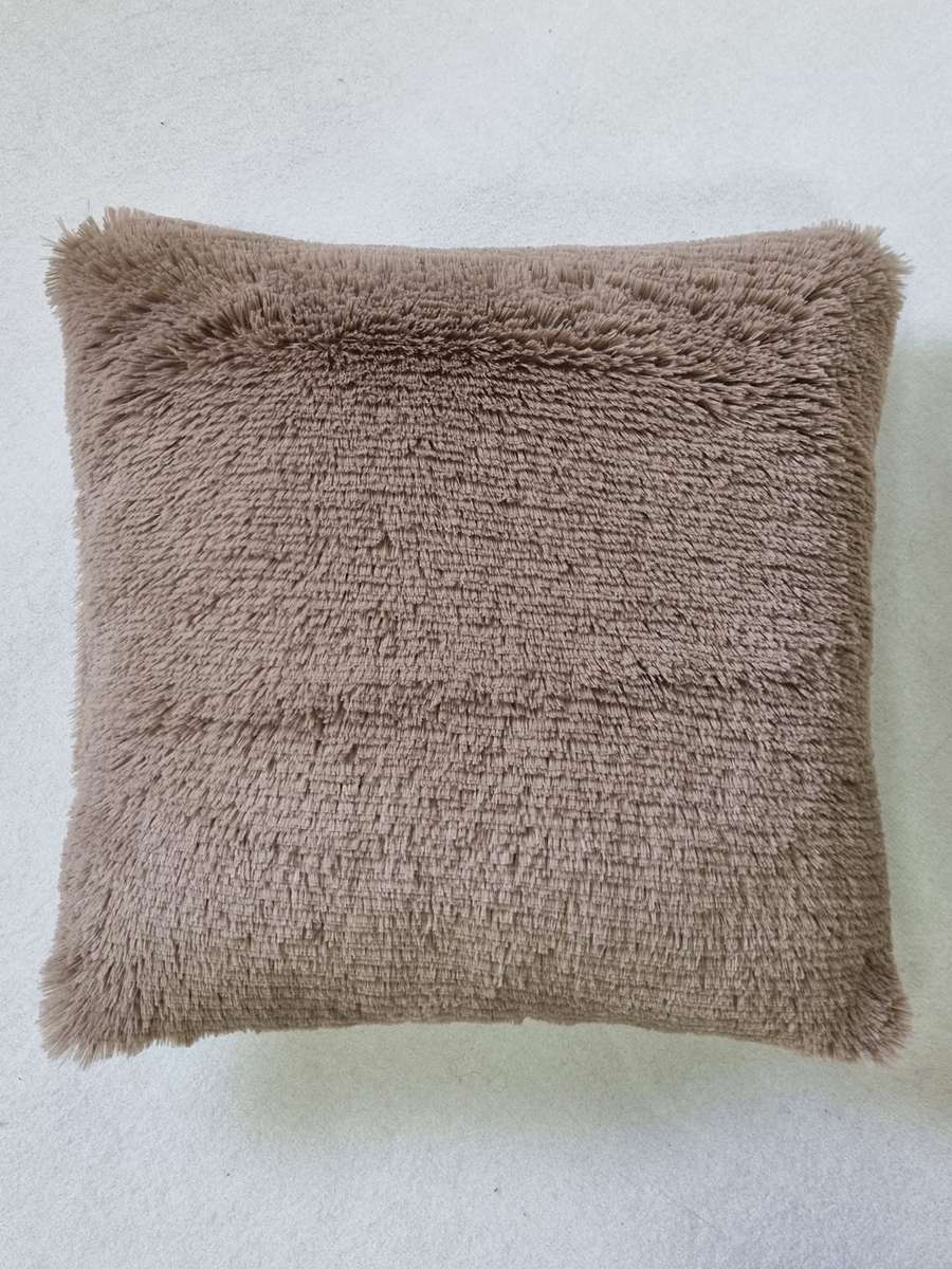Подушка декоративная PLUSH. 43x43. Каталог Матекс Подушка декоративная PLUSH. 43x43. Каталог Матекс