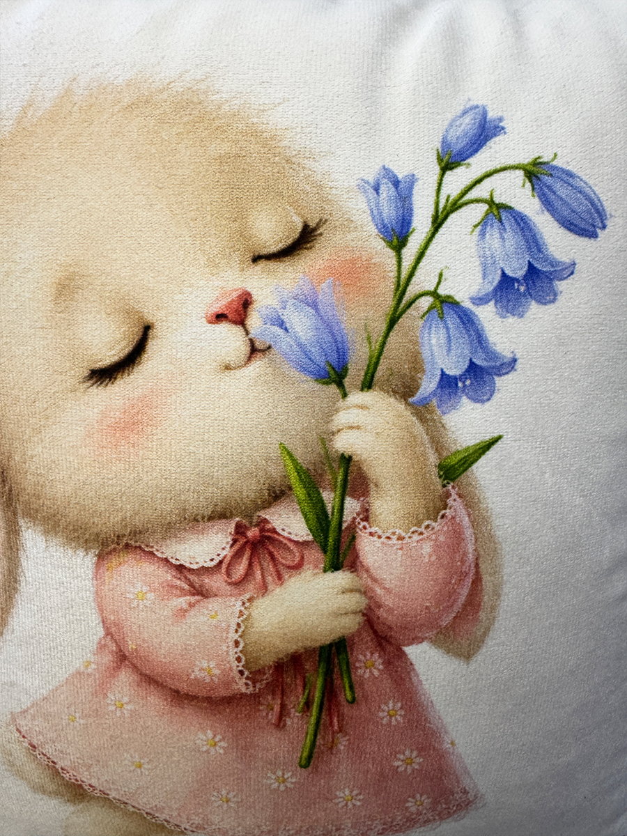 Подушка декоративная FLUFFY. ЗАЙКА С ЦВЕТКОМ 33x33. Каталог Матекс