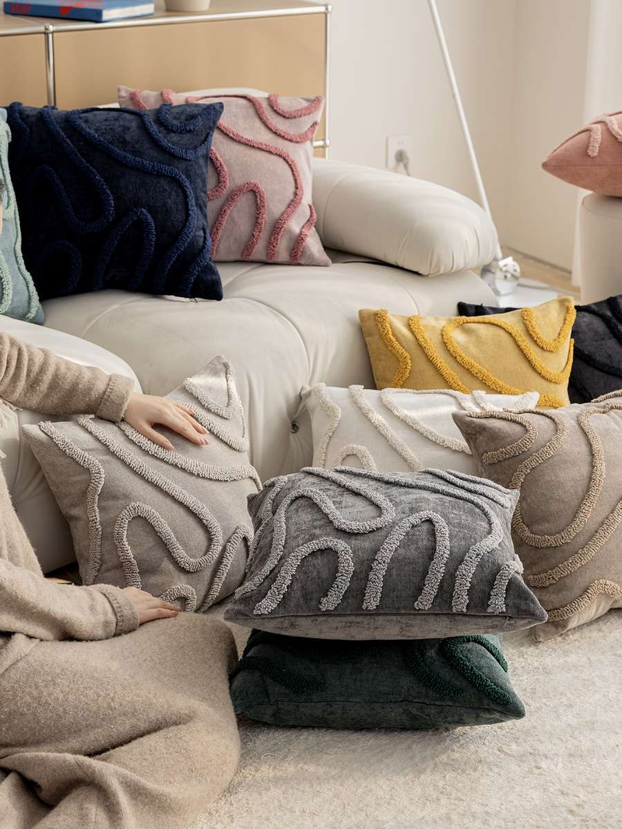 Подушка декоративная TUFTED LINES.  45x45. Каталог Матекс