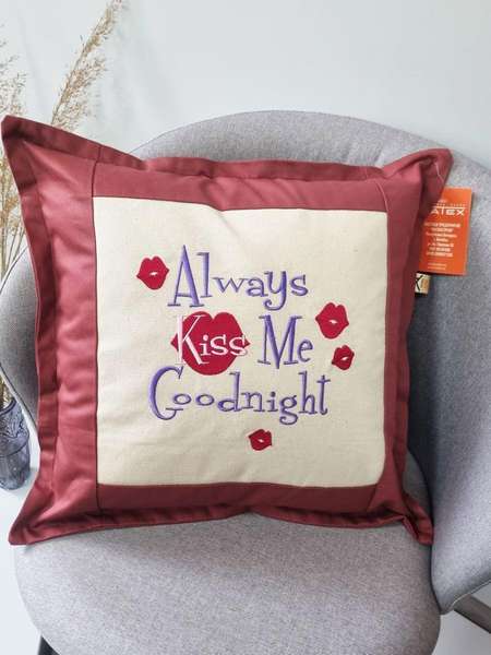 Подушка декоративная DREAM  48x48  ALWAYS KISS ME  Артикул 01-171  Цвет: терракотовый 
