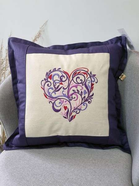 Подушка декоративная DREAM 48x48 РАДУЖНОЕ СЕРДЦЕ Артикул 01-201 Цвет: Сливовый